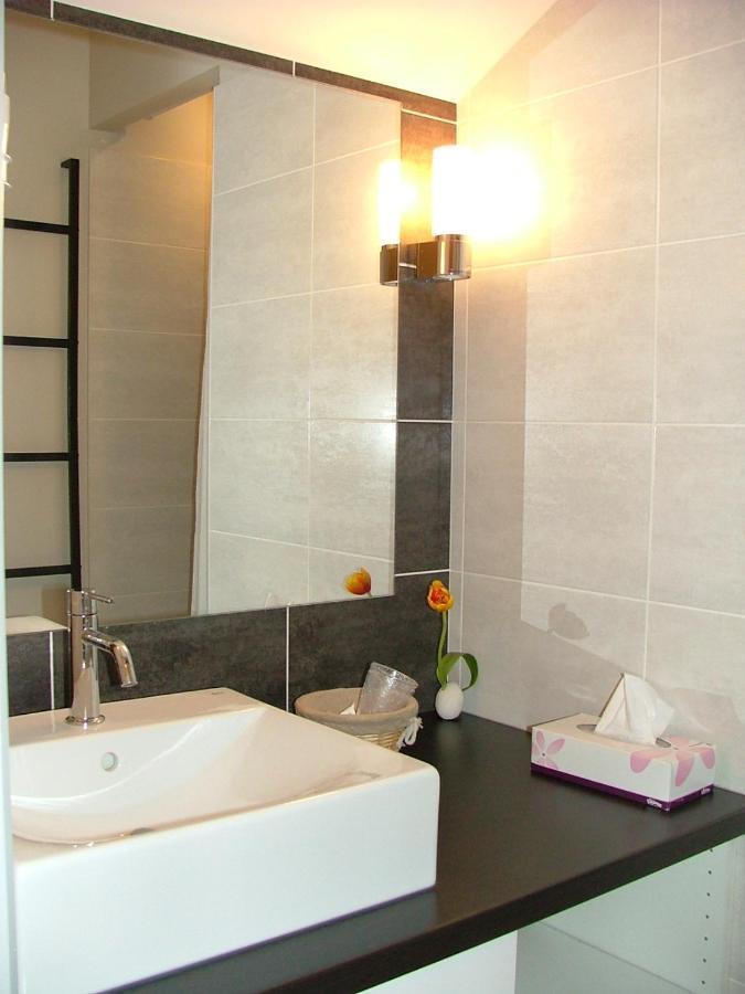Bed and Breakfast Les Enselmes Montagnieu  Екстер'єр фото