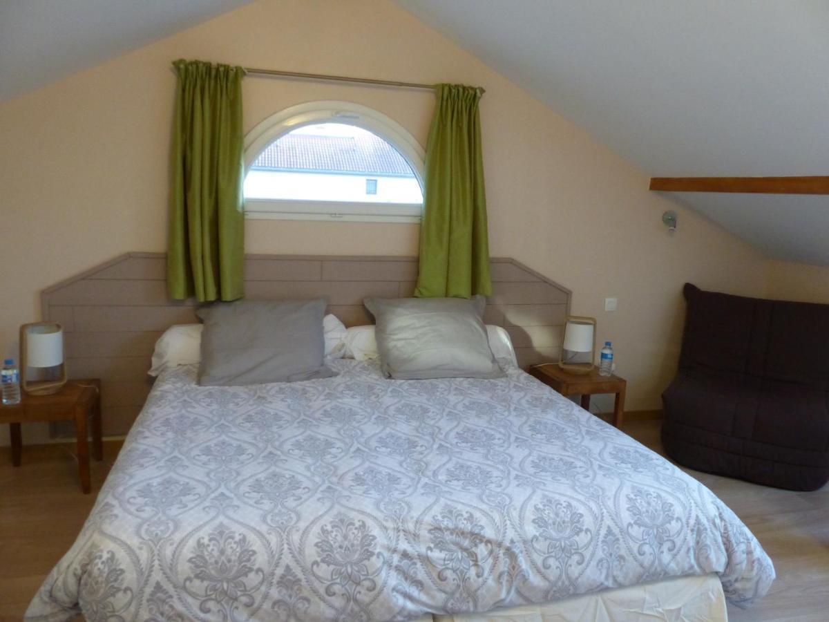 Bed and Breakfast Les Enselmes Montagnieu  Екстер'єр фото