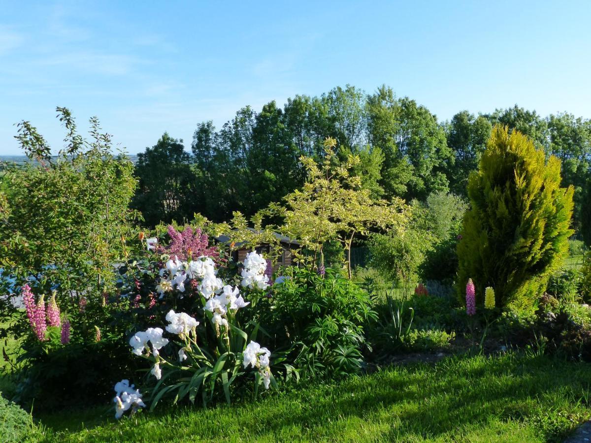 Bed and Breakfast Les Enselmes Montagnieu  Екстер'єр фото